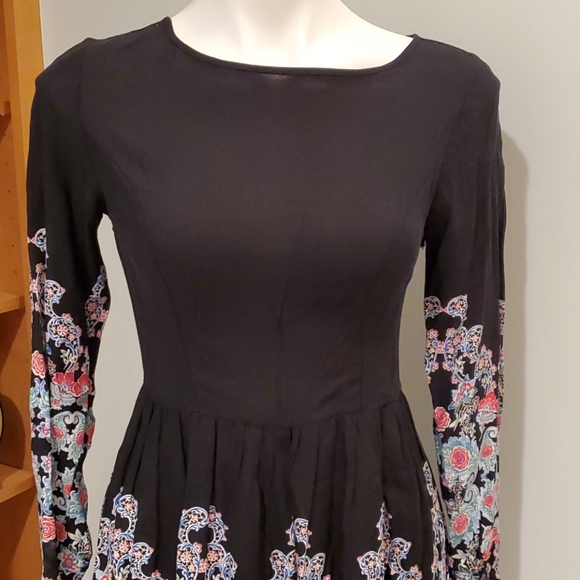 ASOS Petite Black Mini Long Sleeve Floral Dress - Picture 3 of 10